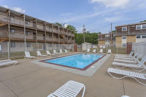 1260 Des Moines St - Photo 3 of 4