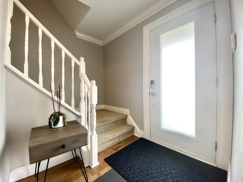 28 Bartley Cres - Photo 2 of 13