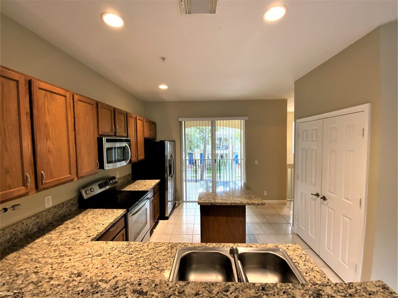 2882 S Oasis Dr - Photo 3 of 13
