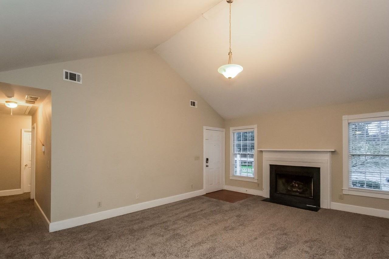 882 Market Way - Photo 2 of 16