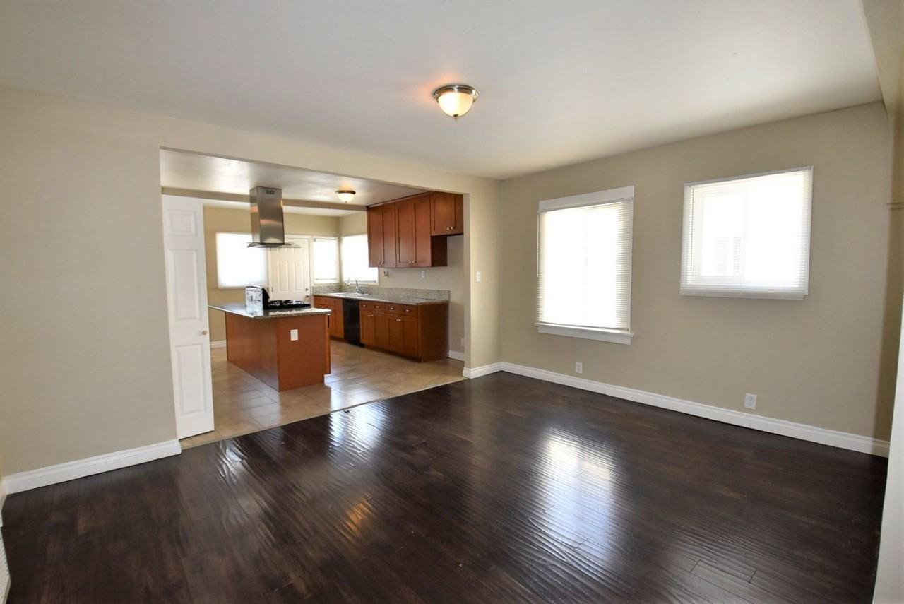 11491 Fir St - Photo 3 of 17