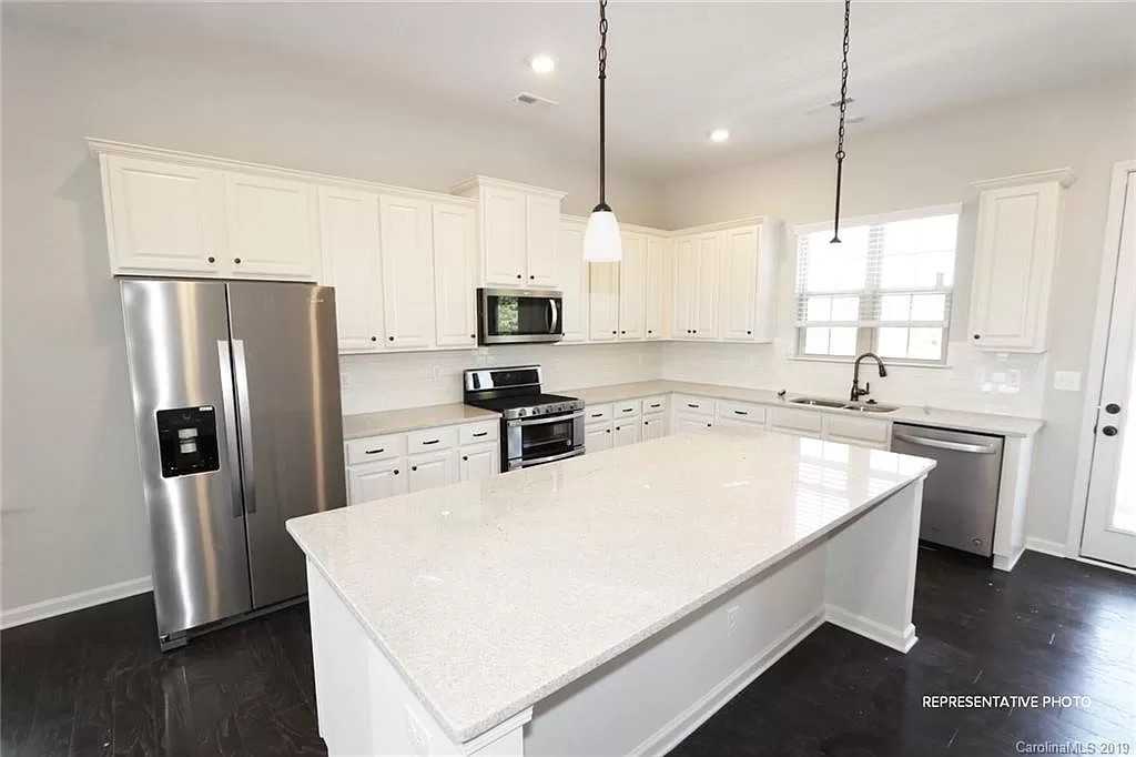 9436 Ainslie Downs St - Photo 3 of 23