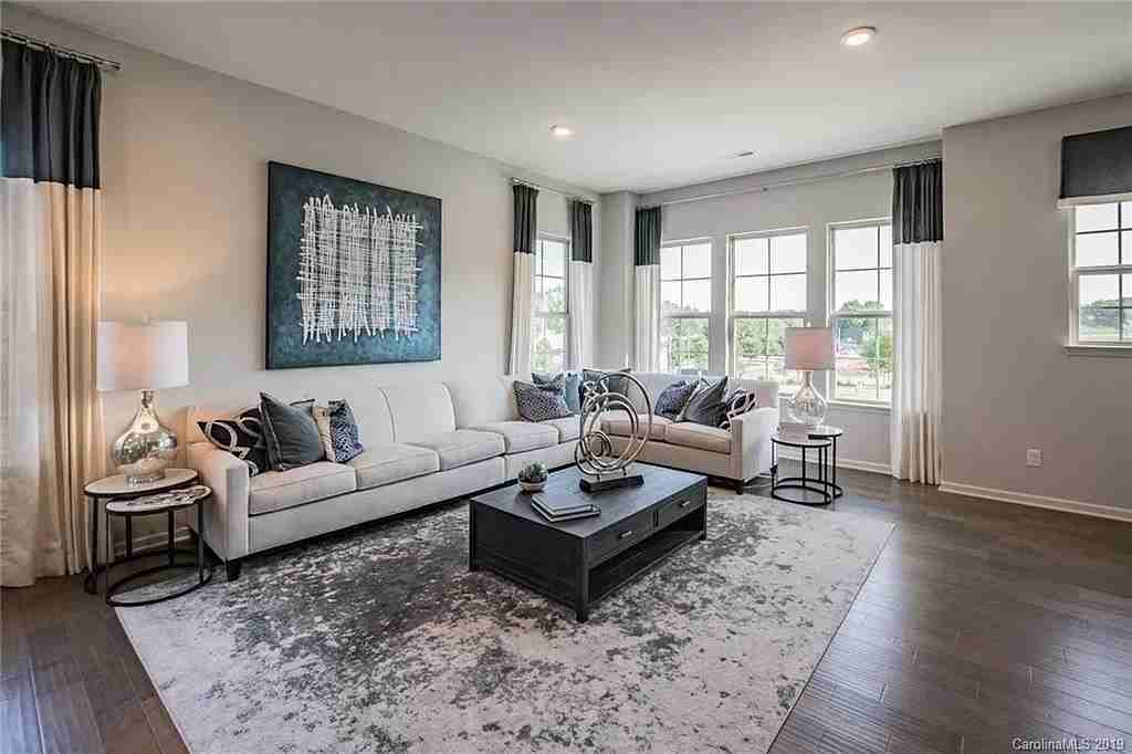 9436 Ainslie Downs St - Photo 2 of 23