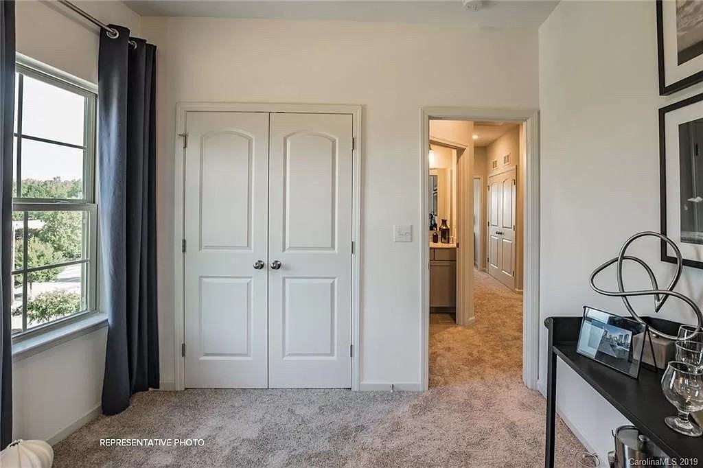 9436 Ainslie Downs St - Photo 7 of 23