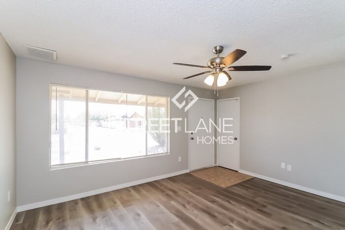 2038 N 54th Ln - Photo 2 of 15