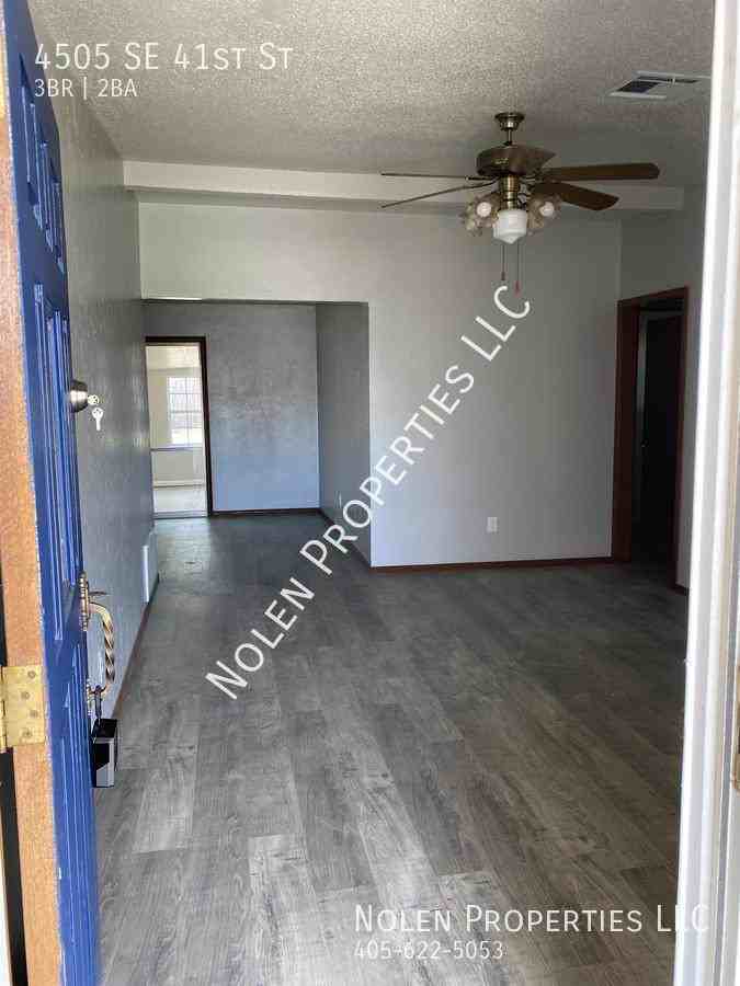 4505 Southeast 41st Street #1 - Photo 3 of 16