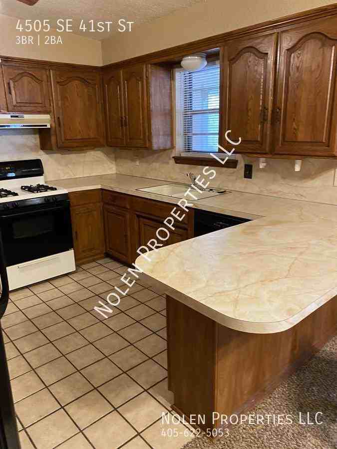 4505 Southeast 41st Street #1 - Photo 5 of 16