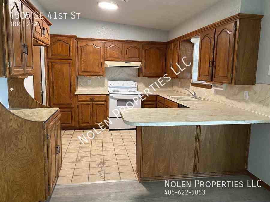 4505 Southeast 41st Street #1 - Photo 6 of 16