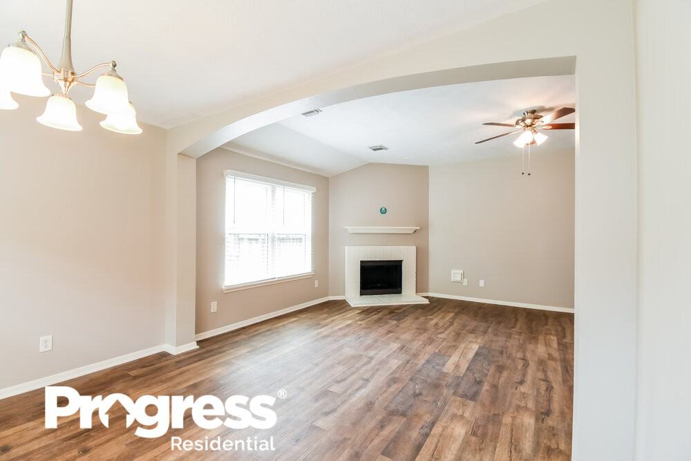 1835 Oak Ridge Dr - Photo 3 of 21