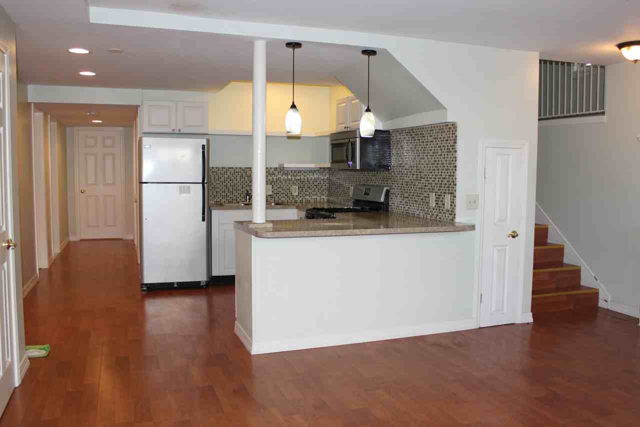 223 Alexander St #7 - Photo 3 of 7