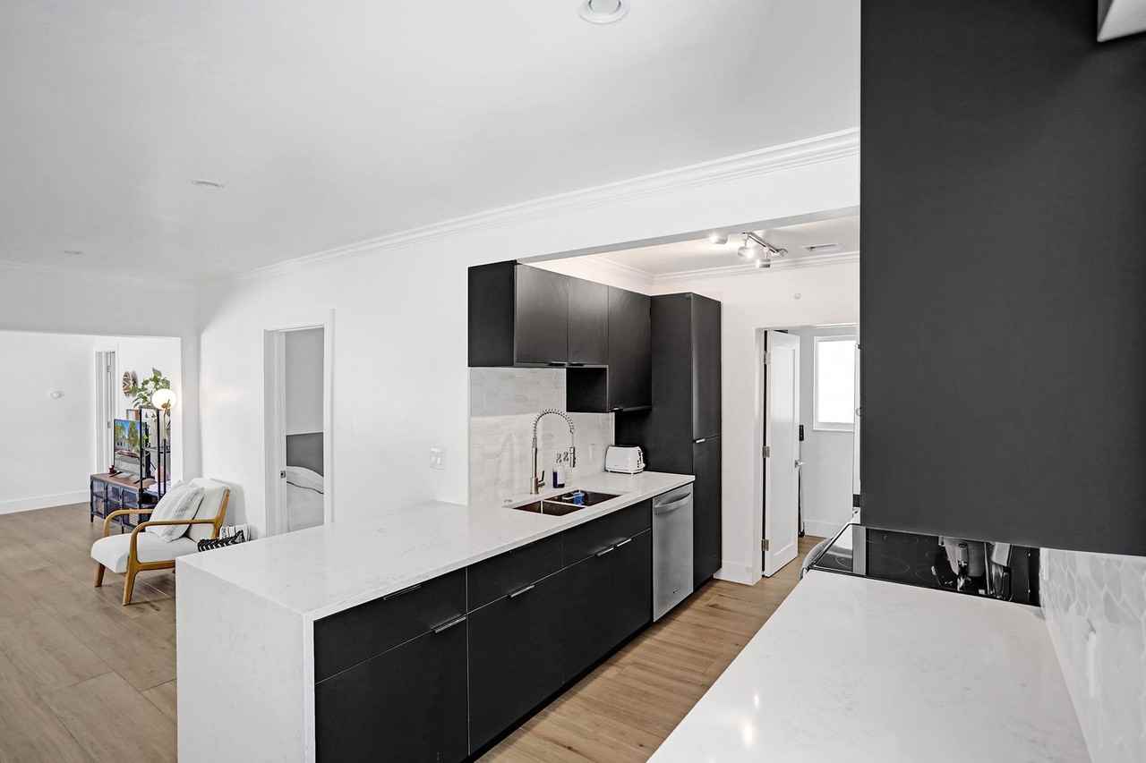 3320 Ne 13th Ave - Photo 2 of 25