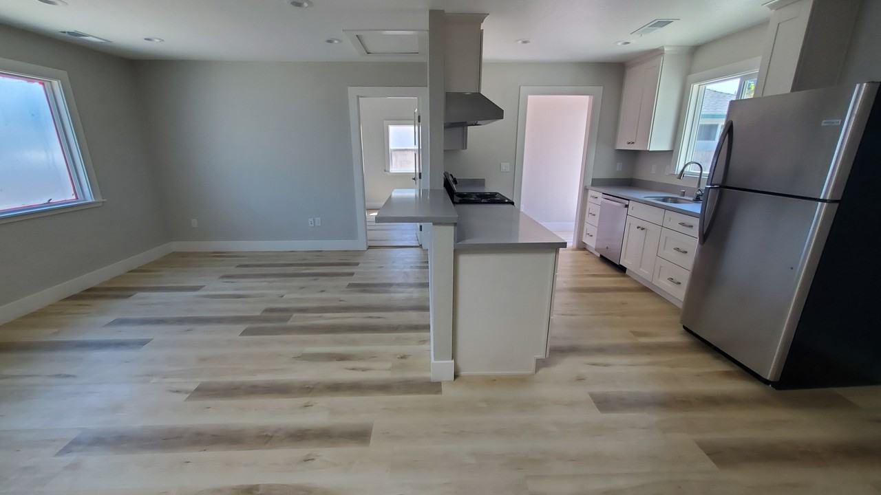 339 Stowell Ave - Photo 2 of 20