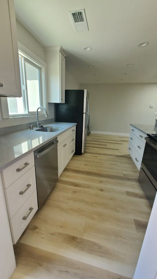 339 Stowell Ave - Photo 3 of 20