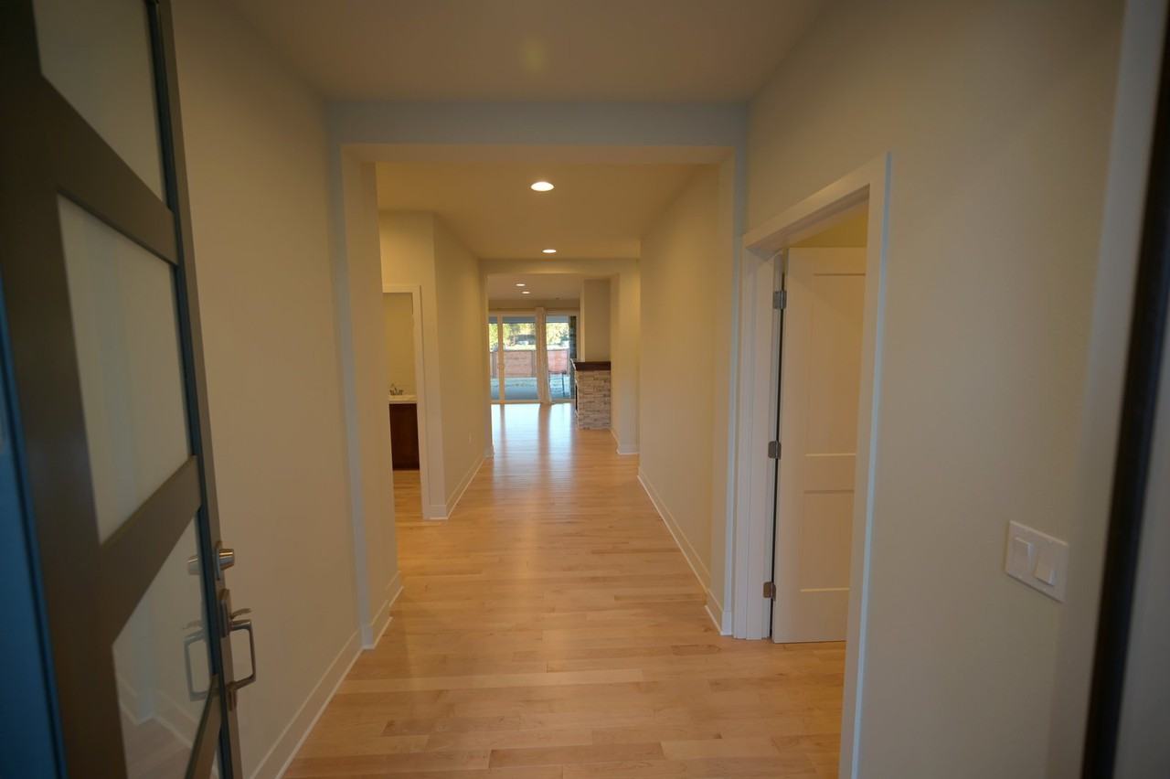 450 Broadmoor St - Photo 2 of 32