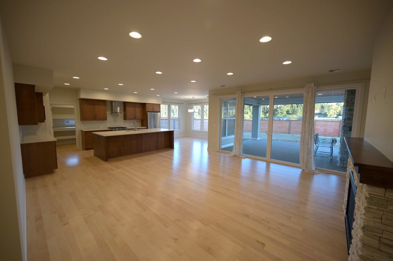 450 Broadmoor St - Photo 3 of 32