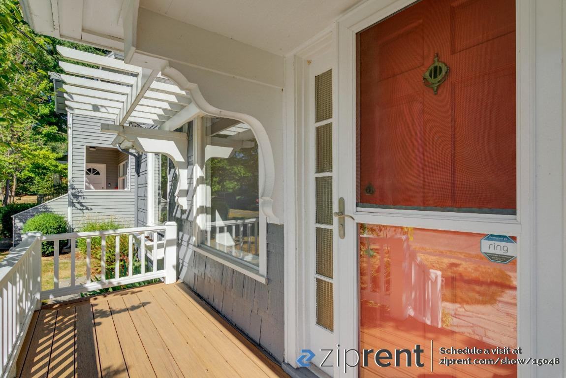 7526 9th Ave Ne - Photo 2 of 16