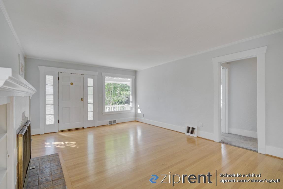 7526 9th Ave Ne - Photo 3 of 16