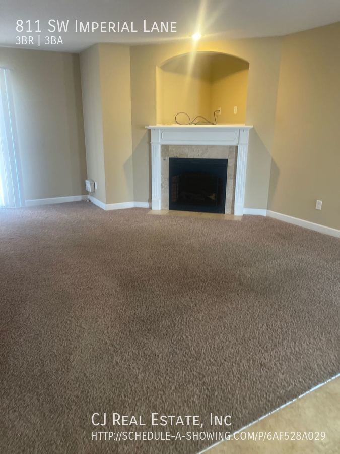 811 Sw Imperial Ln - Photo 2 of 7