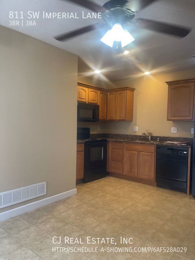 811 Sw Imperial Ln - Photo 3 of 7