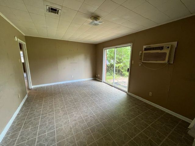 1405 Lewis St - Photo 2 of 9