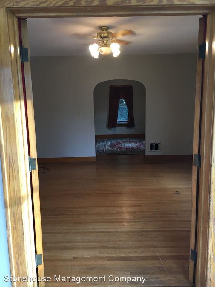 1302 W 25th St - Photo 3 of 15