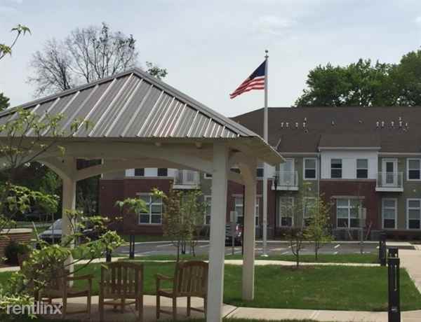 Reinhard Manor - Photo 3 of 11