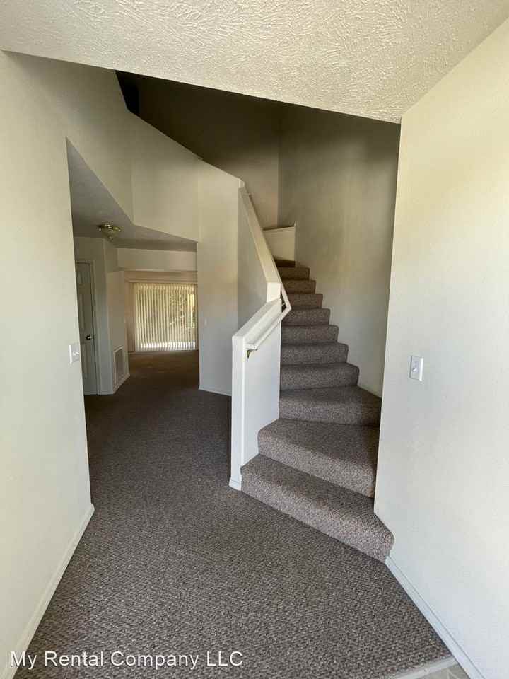 2430 NW Granite Court - Photo 3 of 10