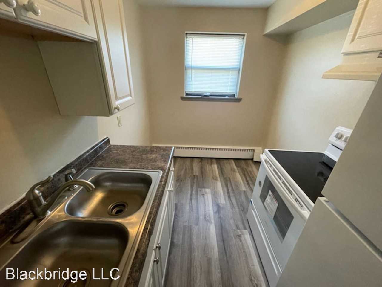 1074 Arkwright Street - Photo 3 of 5