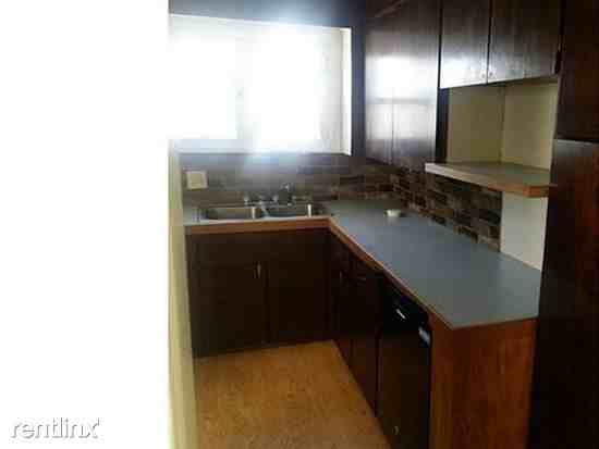 1813 Maplewood Ave - Photo 3 of 15