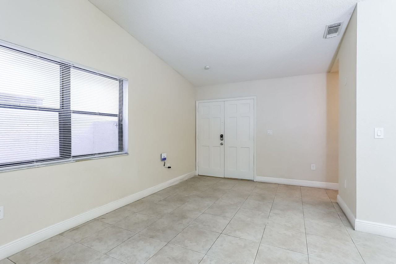 12731 Nw 103rd Ave - Photo 2 of 17