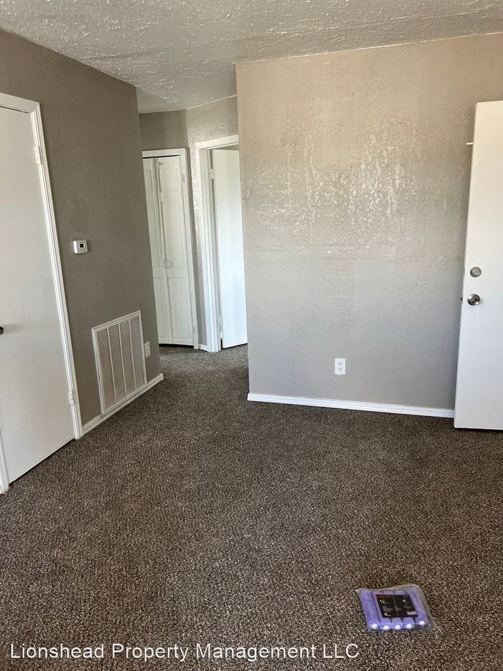 6112 Se 5th St - Photo 3 of 12