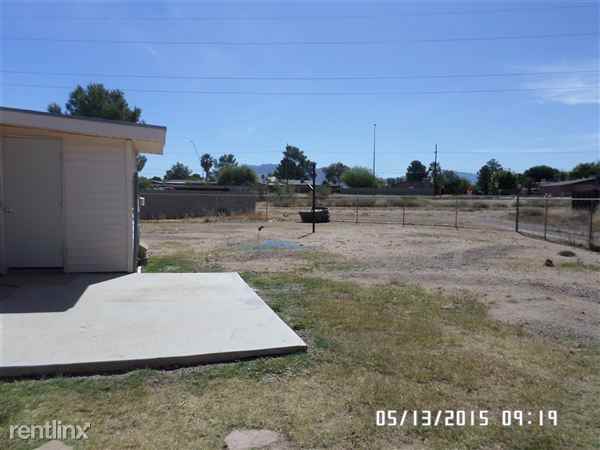 7826 E Locust St - Photo 2 of 16