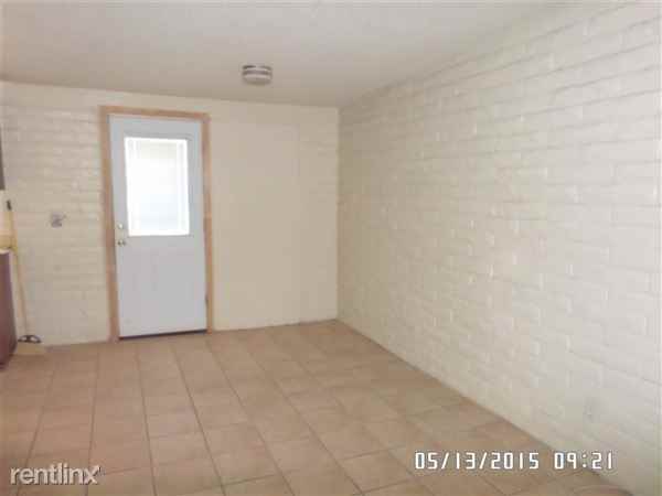 7826 E Locust St - Photo 3 of 16