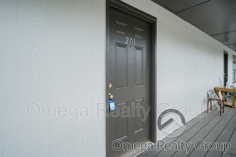 3330 Meridian St N #201 - Photo 4 of 28