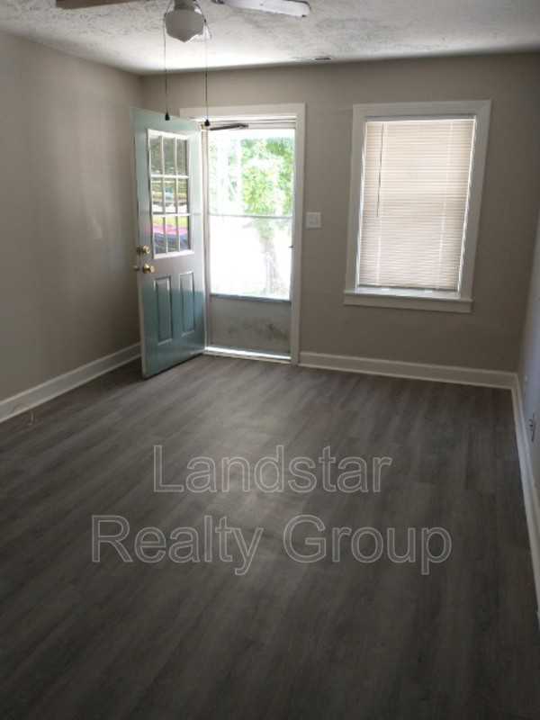 1025 Beecher St - Photo 2 of 20