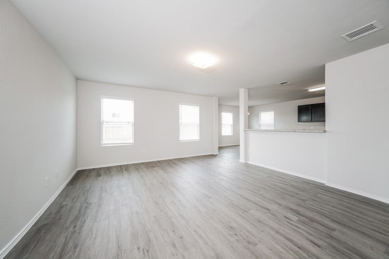 301 Blue Crane St - Photo 3 of 16