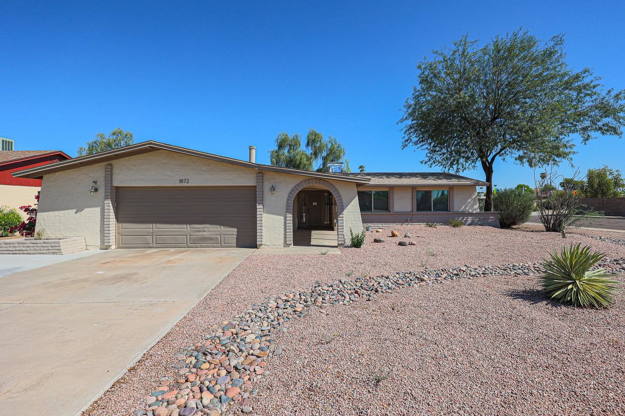 1872 E Sesame St - Photo 2 of 31