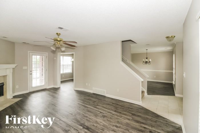 11626 Millwind Dr - Photo 3 of 15