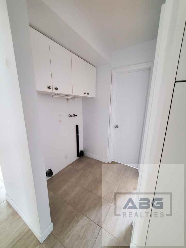 1053 1e Avenue - Photo 2 of 9