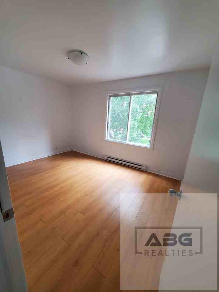 1053 1e Avenue - Photo 3 of 9