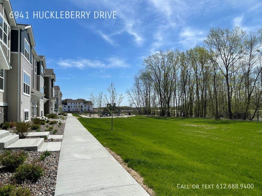 6941 Huckleberry Dr - Photo 2 of 32