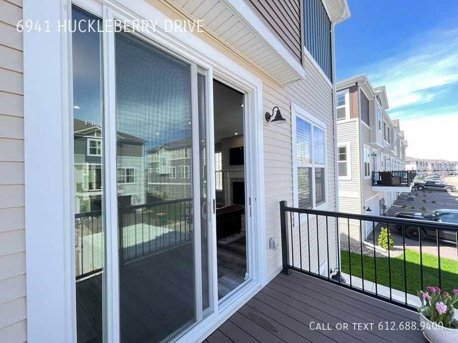 6941 Huckleberry Dr - Photo 3 of 32