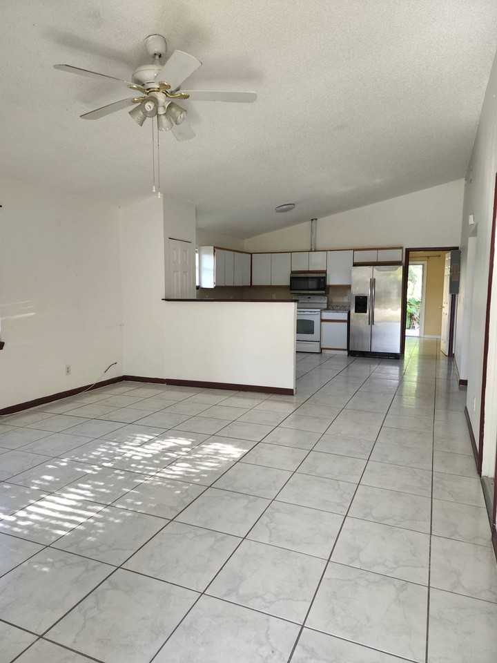 1511 20th Ave Sw #1 - Photo 3 of 14