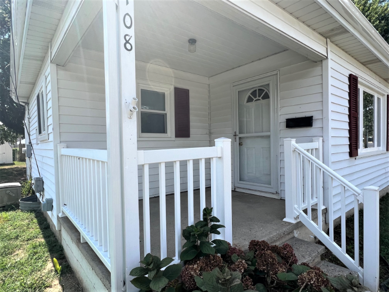 108 E Cochran St - Photo 3 of 18