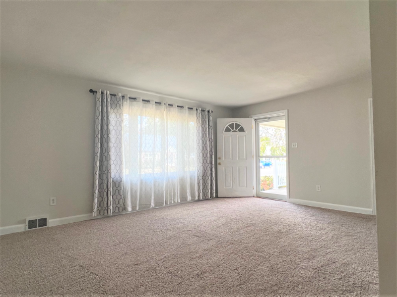 108 E Cochran St - Photo 4 of 18