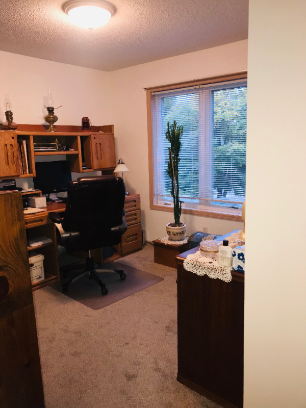 302 Lake Dr - Photo 2 of 3