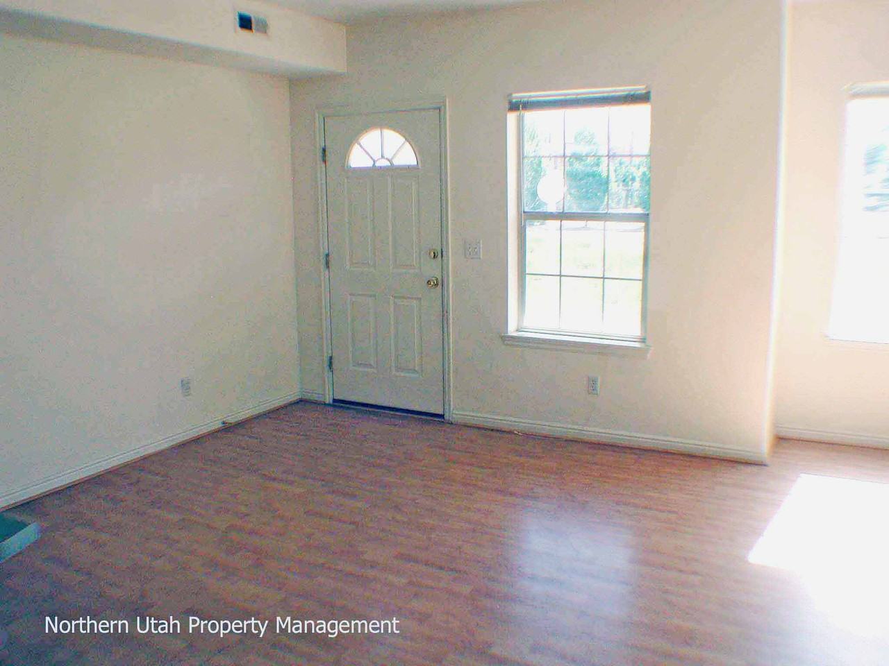 2528 S 140 E - Photo 3 of 10