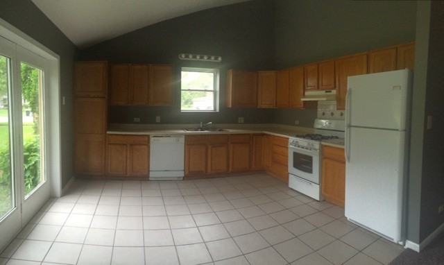 568 Manor Pl - Photo 3 of 15