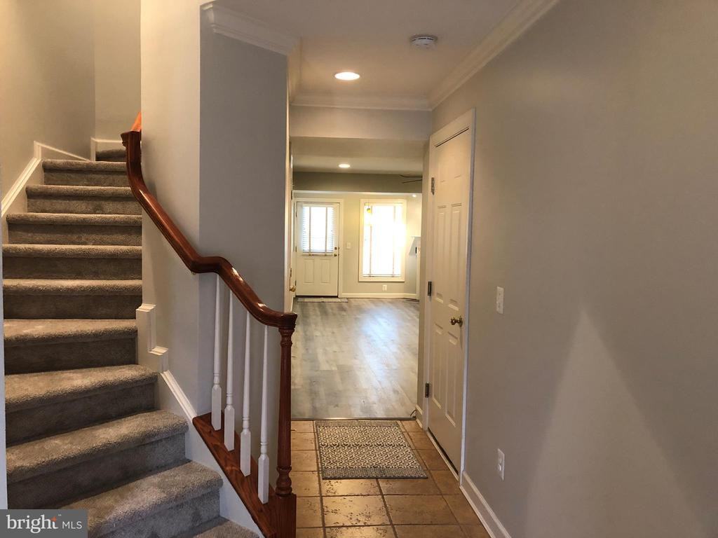 1045 Hotchkiss Pl - Photo 2 of 21