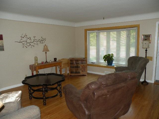 16745 Bardbury Ave - Photo 3 of 23